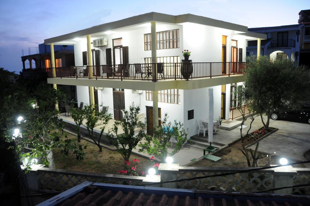 Guest House Smajlaga อุลซิน ภายนอก รูปภาพ