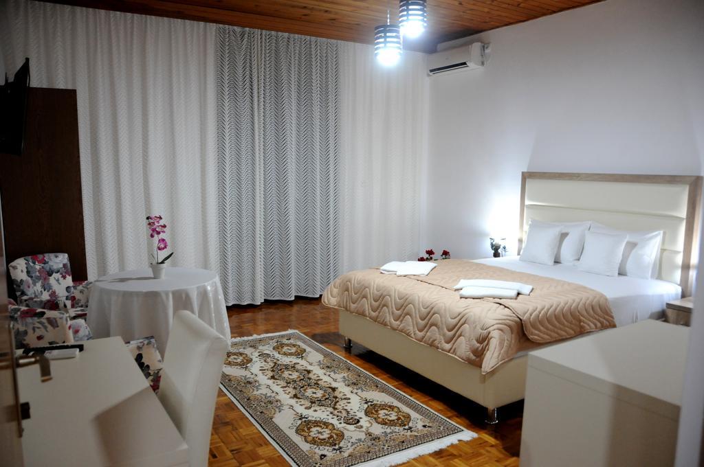 Guest House Smajlaga อุลซิน ภายนอก รูปภาพ