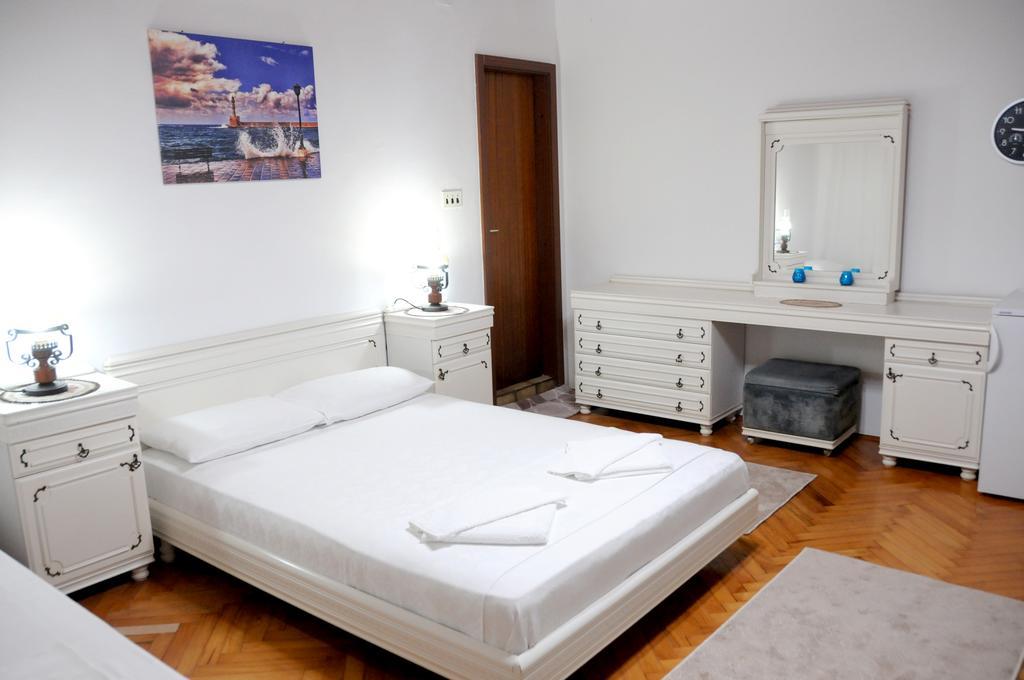 Guest House Smajlaga อุลซิน ภายนอก รูปภาพ