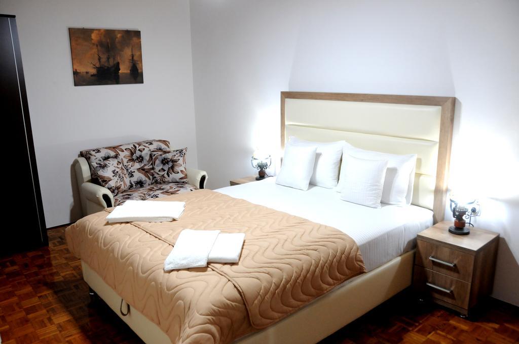 Guest House Smajlaga อุลซิน ภายนอก รูปภาพ
