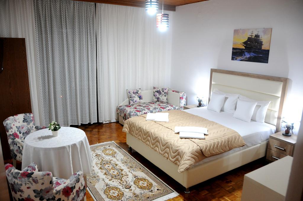 Guest House Smajlaga อุลซิน ภายนอก รูปภาพ