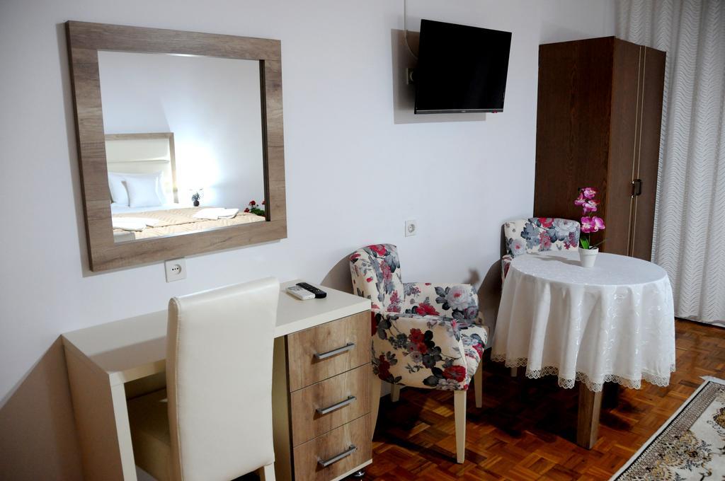 Guest House Smajlaga อุลซิน ภายนอก รูปภาพ