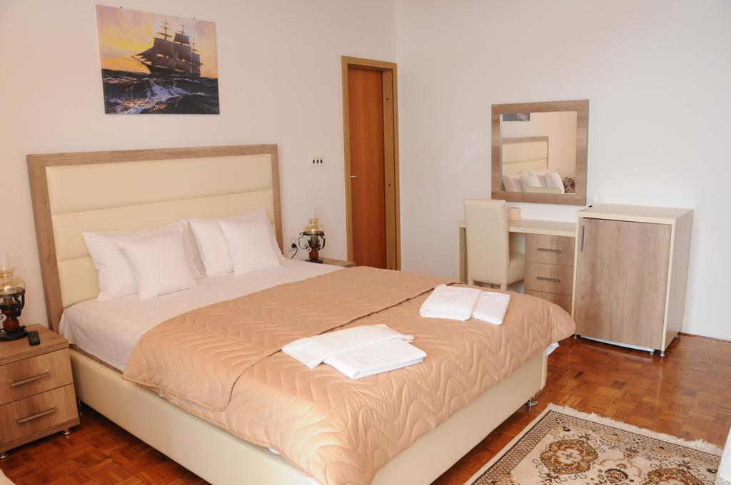 Guest House Smajlaga อุลซิน ภายนอก รูปภาพ